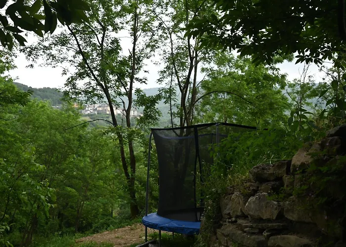 Semivillage * La Lima